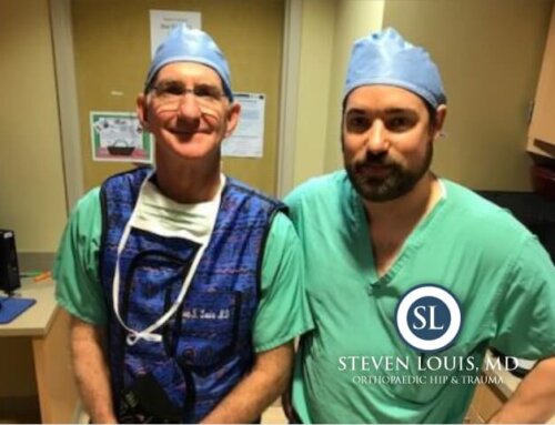 Oak Park Surgeon Trains To Learn Anterior Approach With Dr. Steven Louis